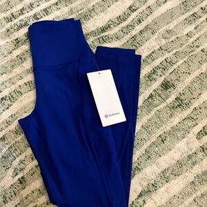 Lululemon aligns blue leggings w/ pockets